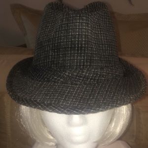 David & Young Grey Tweed Fidora Hat.